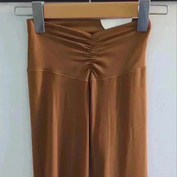 AERIE | OFFLINE Women's Mustard Brown Ruched High-Rise Flare Leggings - Picture 5 of 8